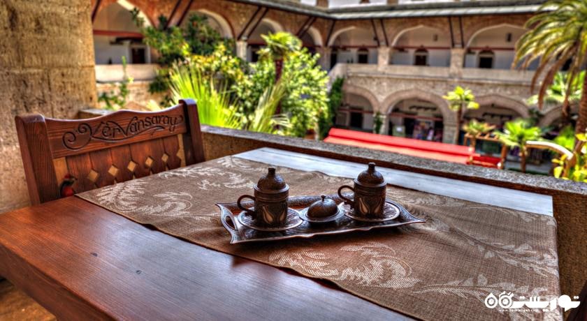 صرف چایی در رستوران هتل